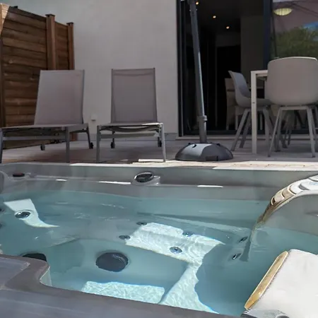 Апартаменты Luxe Avec Piscine Chauffee & Jacuzzi Prive - Cote D'azur Рокфор-ле-Пен